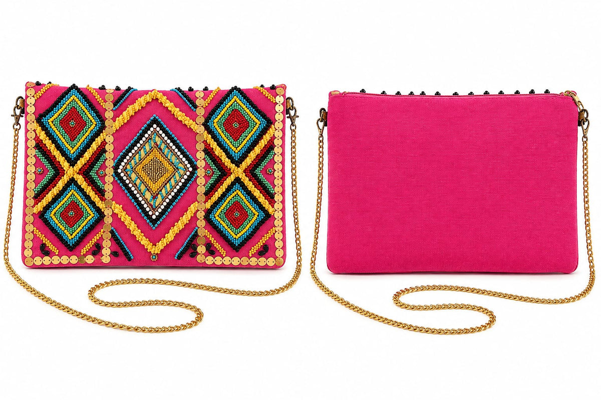 Pochette indienne rose brodée de perles et sequins