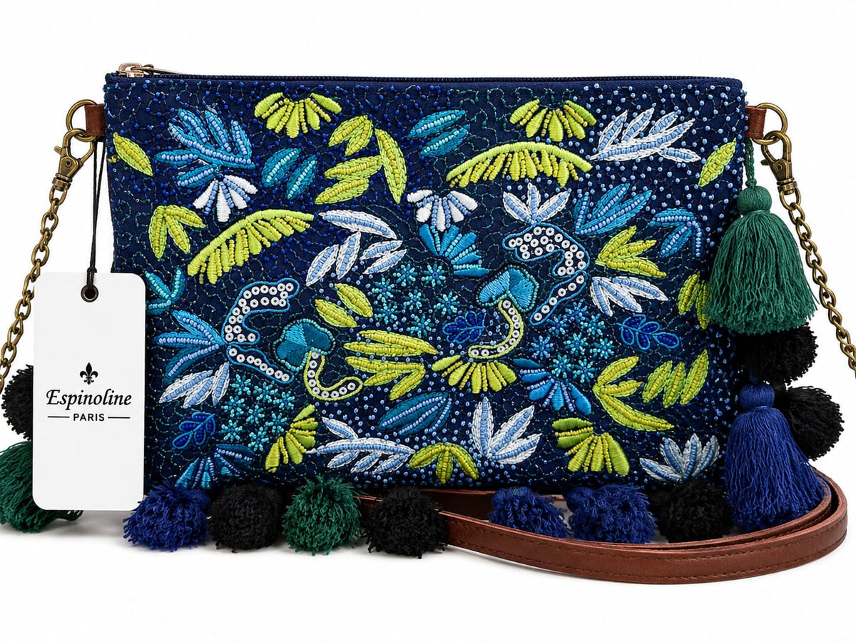 Pochette brodée à pompons